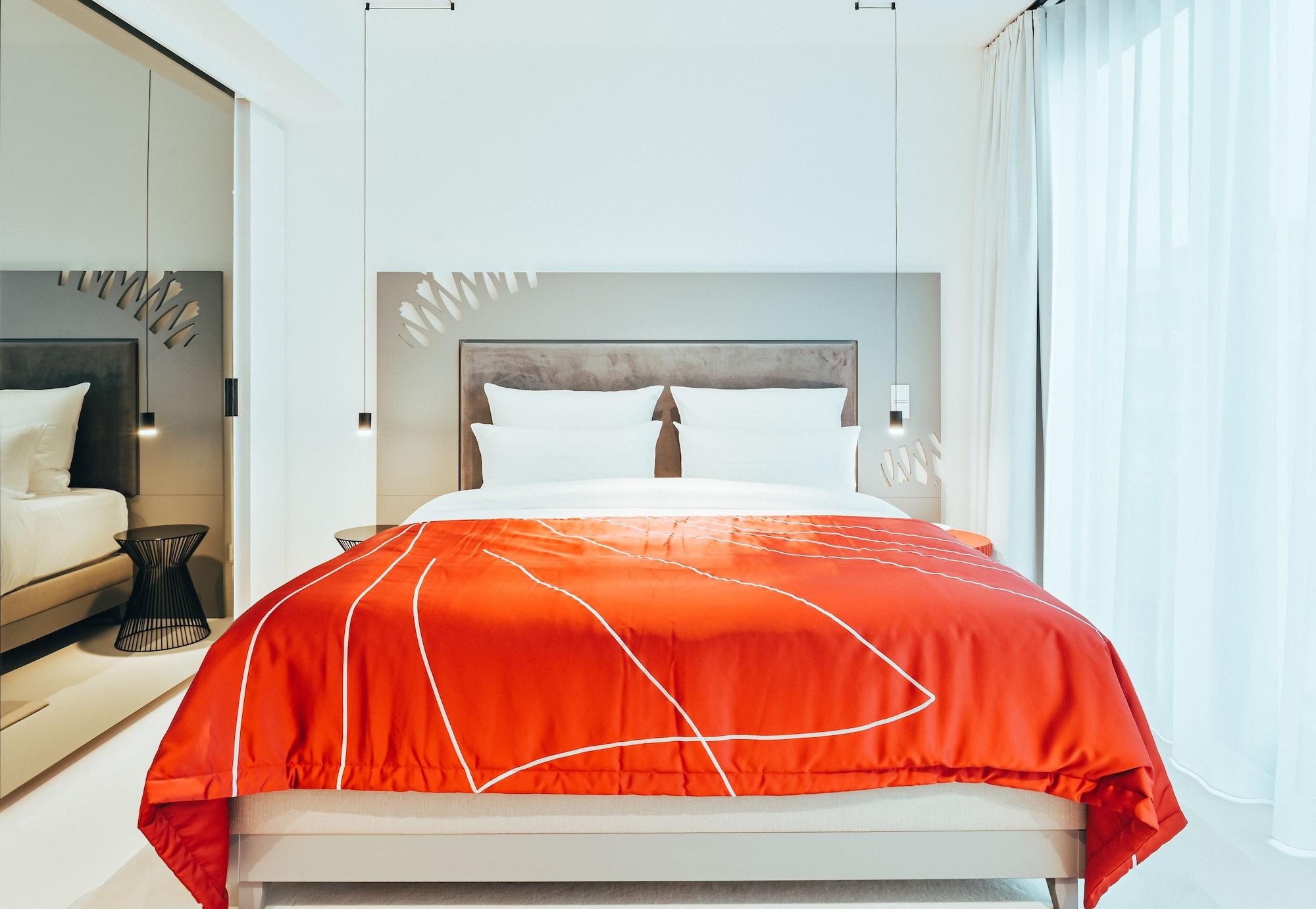 Kpm Hotel & Residences Berlin Luaran gambar A bed with a duvet