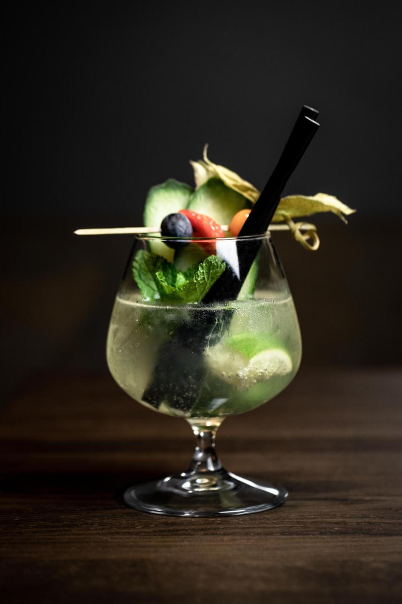 Kpm Hotel & Residences Berlin Luaran gambar A fruit salad cocktail