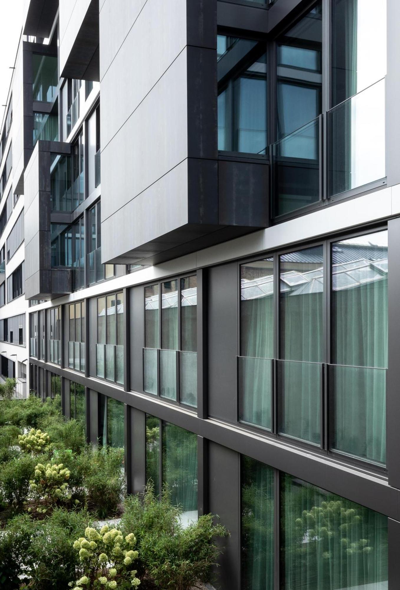 Kpm Hotel & Residences Berlin Luaran gambar The new building of the University of Applied Sciences and Medical University of Southern Tyrol