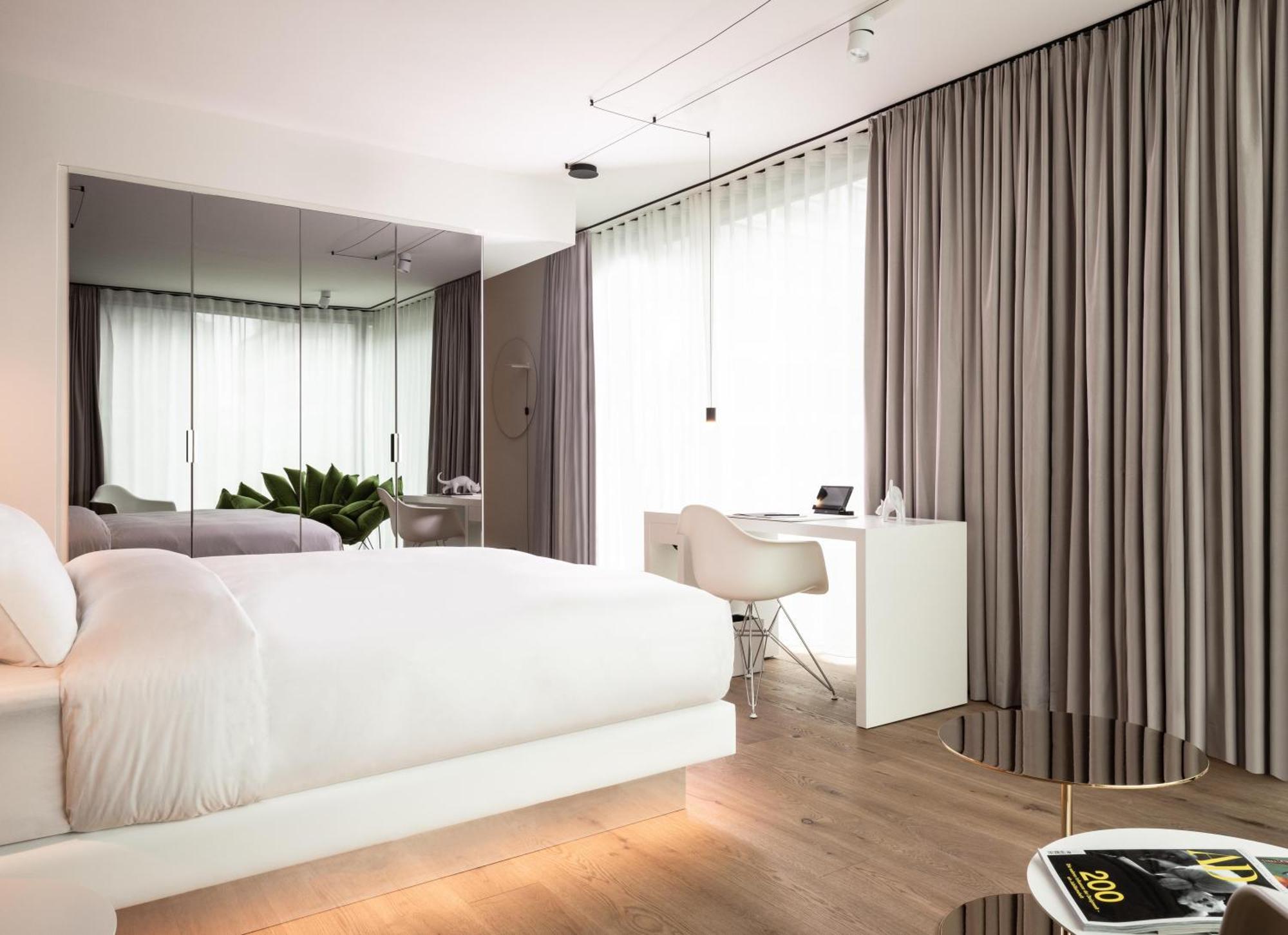 Kpm Hotel & Residences Berlin Luaran gambar Curtains in a bedroom