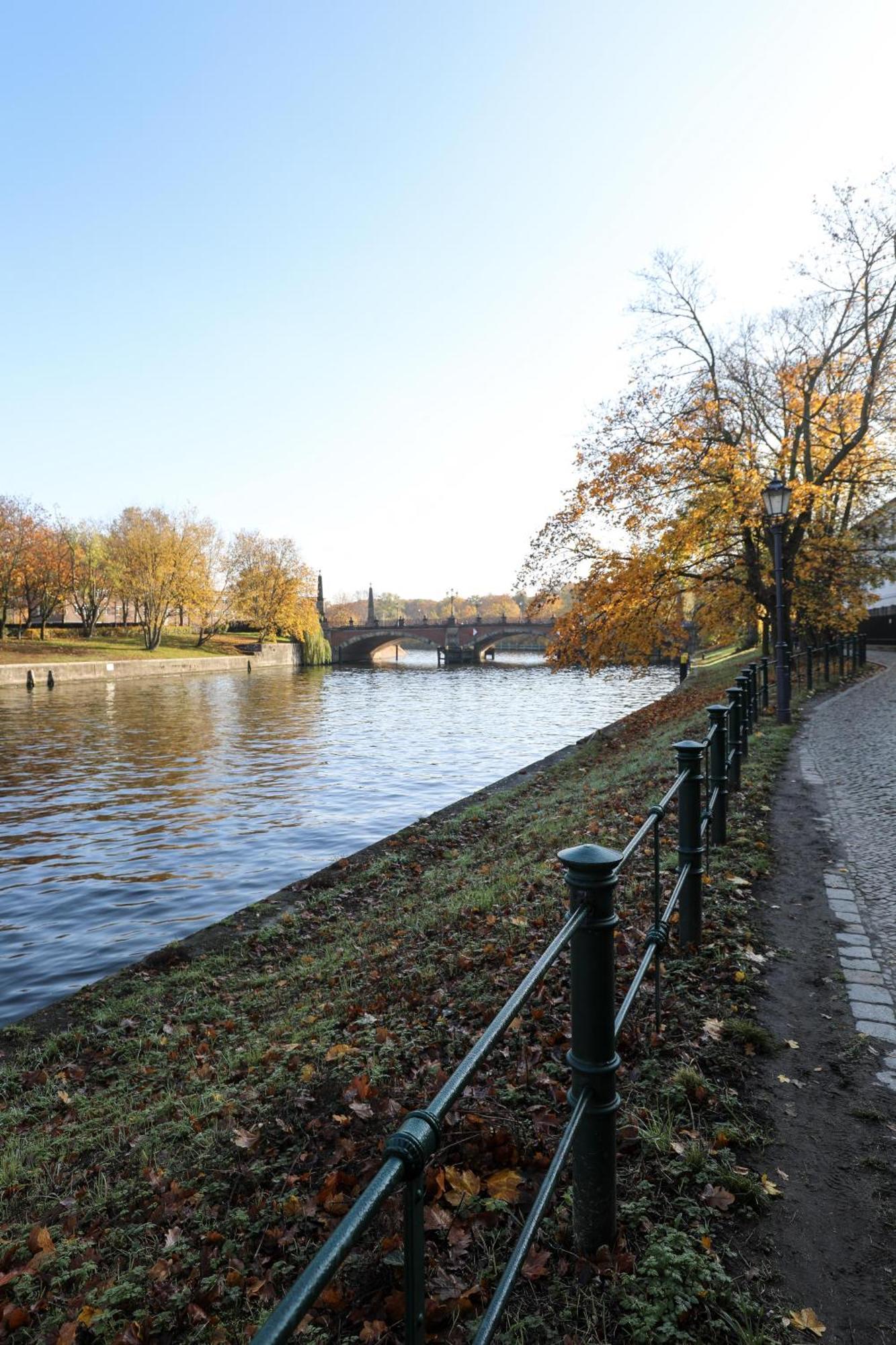 Kpm Hotel & Residences Berlin Luaran gambar The River Trent at Newark